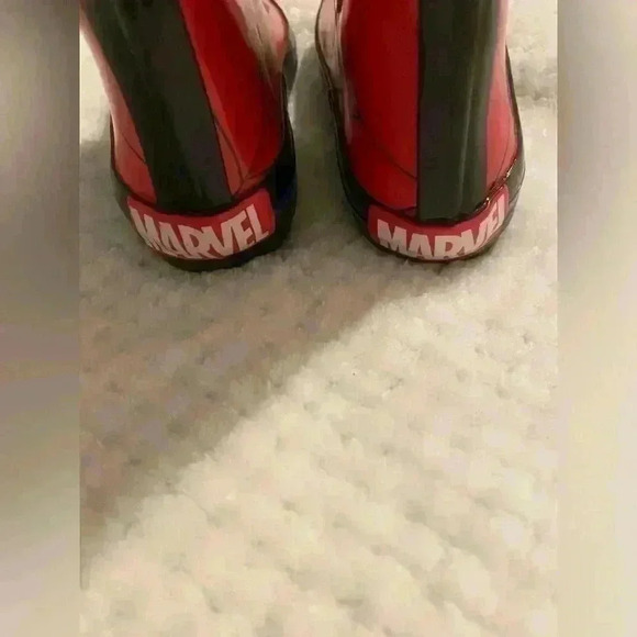NWOT Spider-Man rubber boots. Size 5-6 - Picture 6 of 6